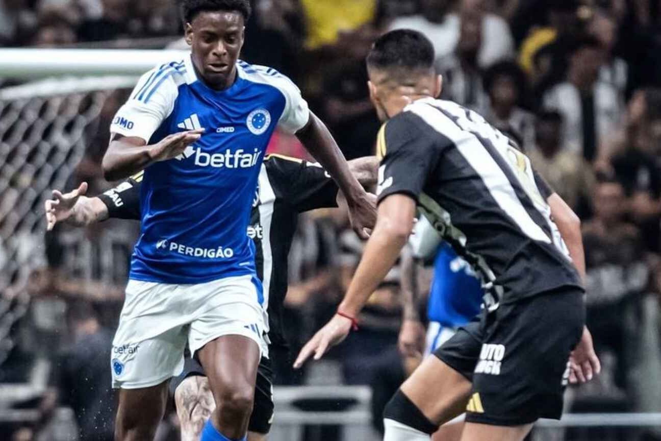 Empate eletrizante e caos na arbitragem: Atlético-MG e Cruzeiro ficam no 1 a 1 na arena MRV
