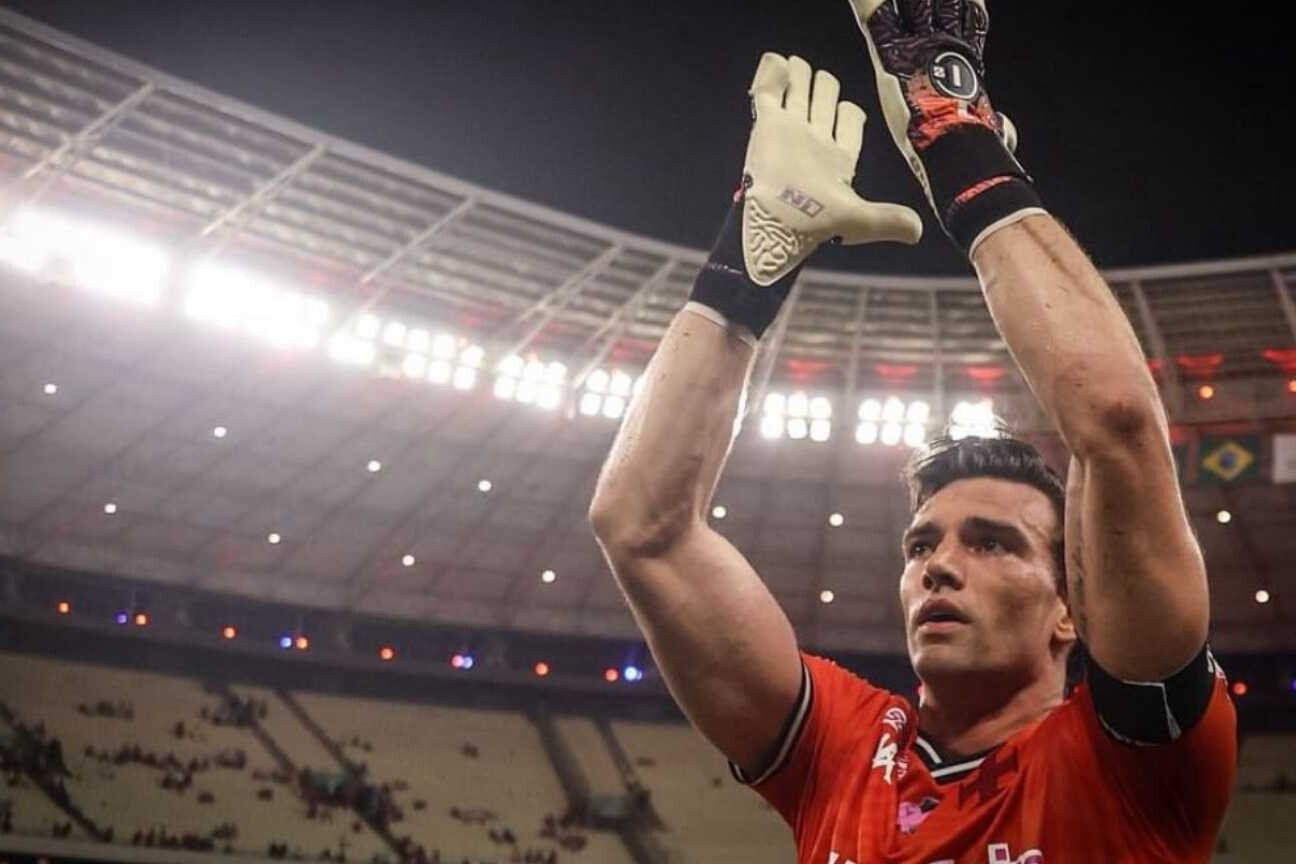 Tensão e tabu quebrado: Vasco bate Fortaleza por 2 a 0 em jogo com 4 expulsões no castelão