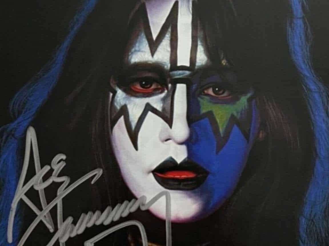 Morre Ace Frehley, guitarrista original e cofundador do Kiss, aos 74 anos