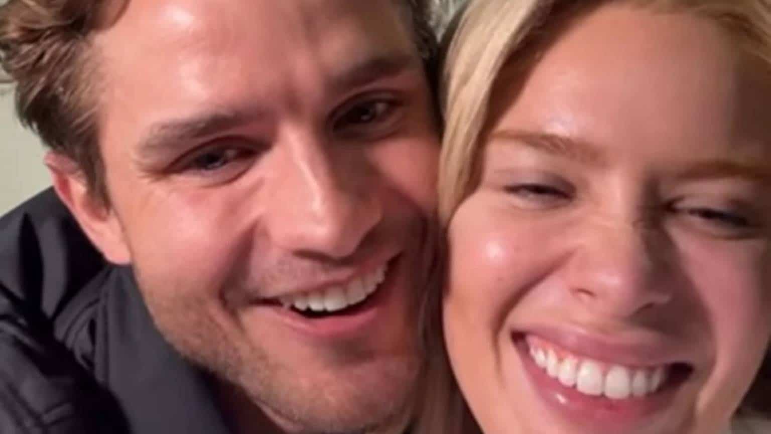 Karoline Lima reencontra primeiro namorado e se diverte com o passado