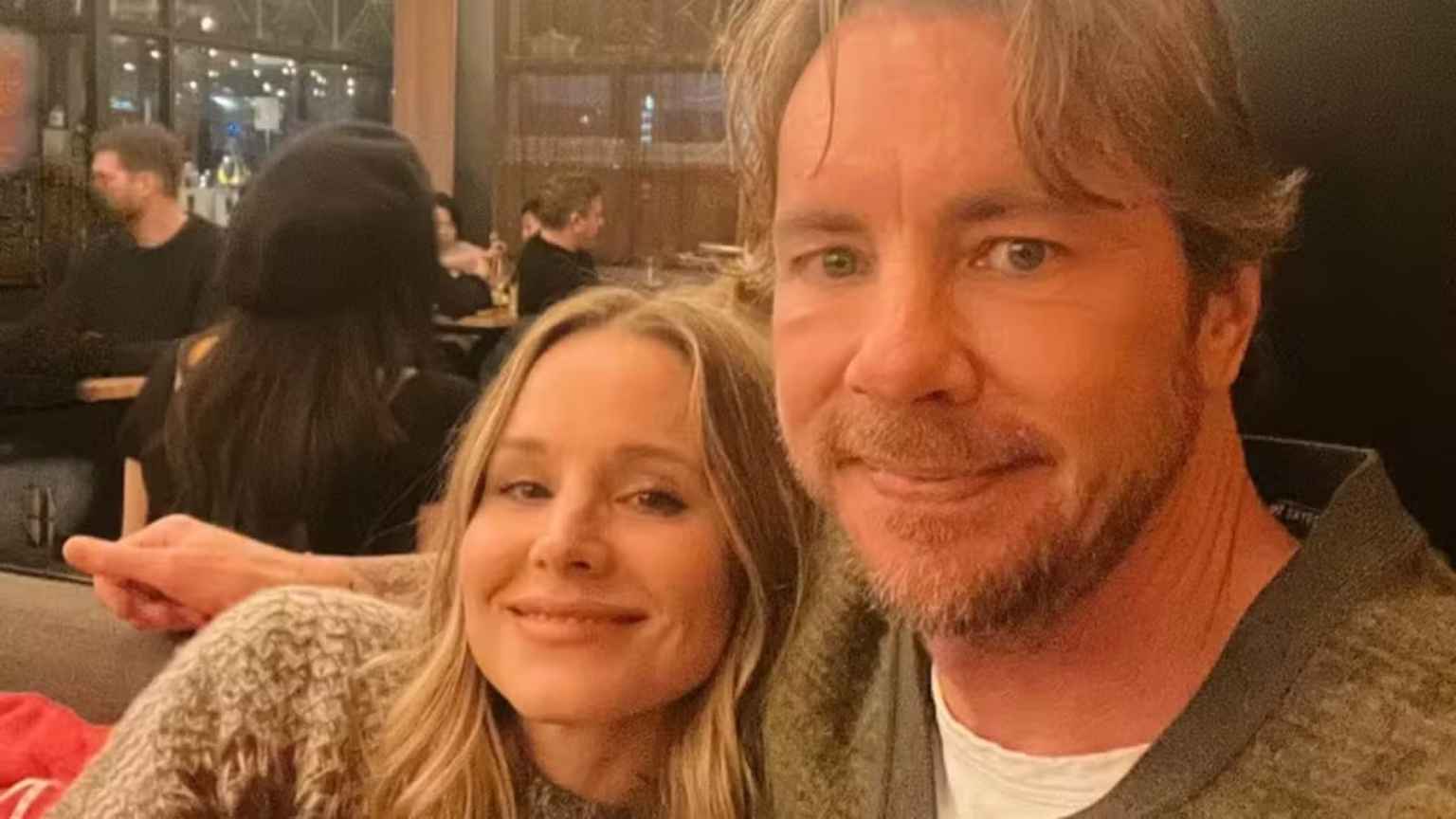 Kristen Bell ignora polêmica sobre piada e se declara a Dax Shepard: 'Feliz por tê-lo escolhido'