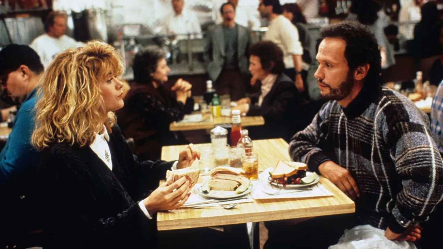 Meg Ryan defende comédias românticas e seu legado: 'São reconfortantes'