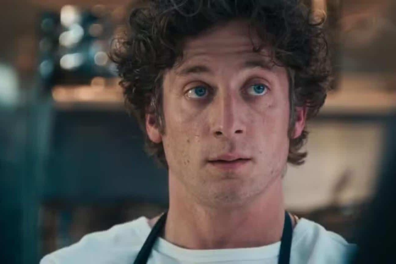Jeremy Allen White revela que cabulava aulas e só 'se formou' no colégio aos 34 anos
