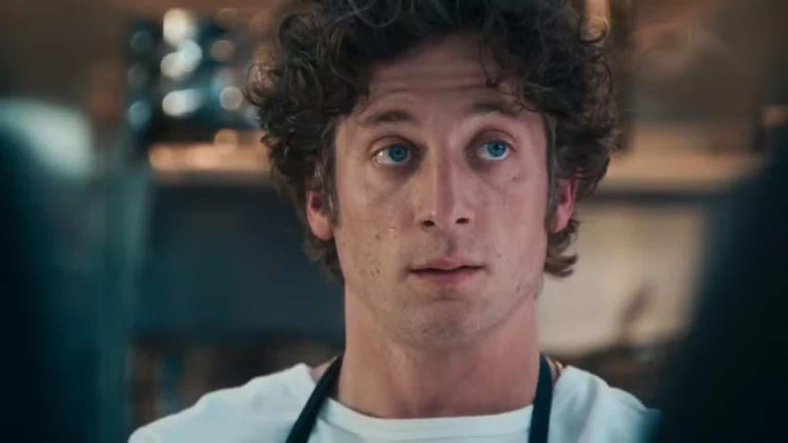 Jeremy Allen White revela que cabulava aulas e só 'se formou' no colégio aos 34 anos