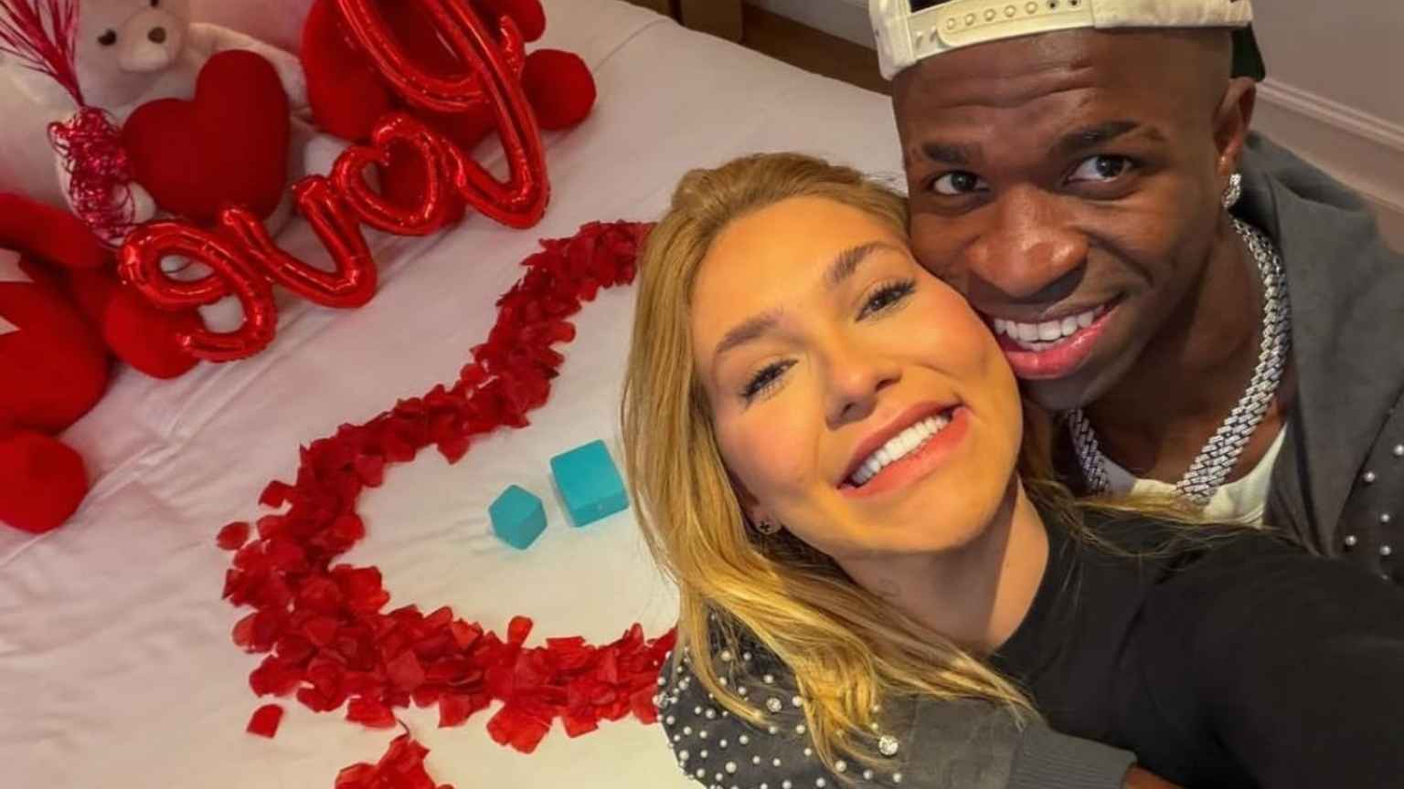 É oficial! Vini Jr. pede Virginia Fonseca em namoro com surpresa romântica em Madrid