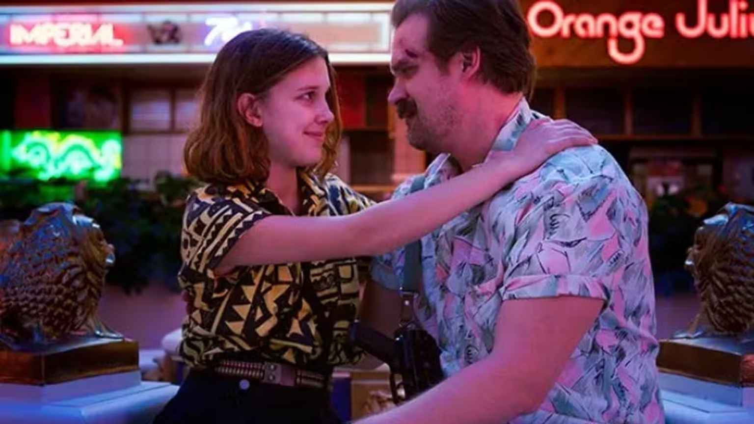 David Harbour: Falas antigas sobre 'proteger' Millie Bobby Brown vêm à tona em meio a acusações de assédio