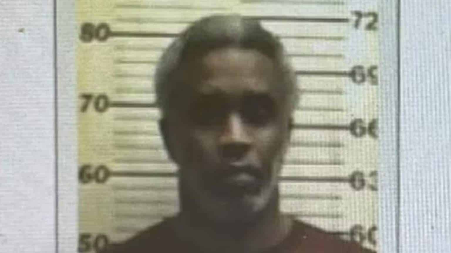 Sean 'Diddy' Combs surge grisalho e abatido em primeira foto na prisão