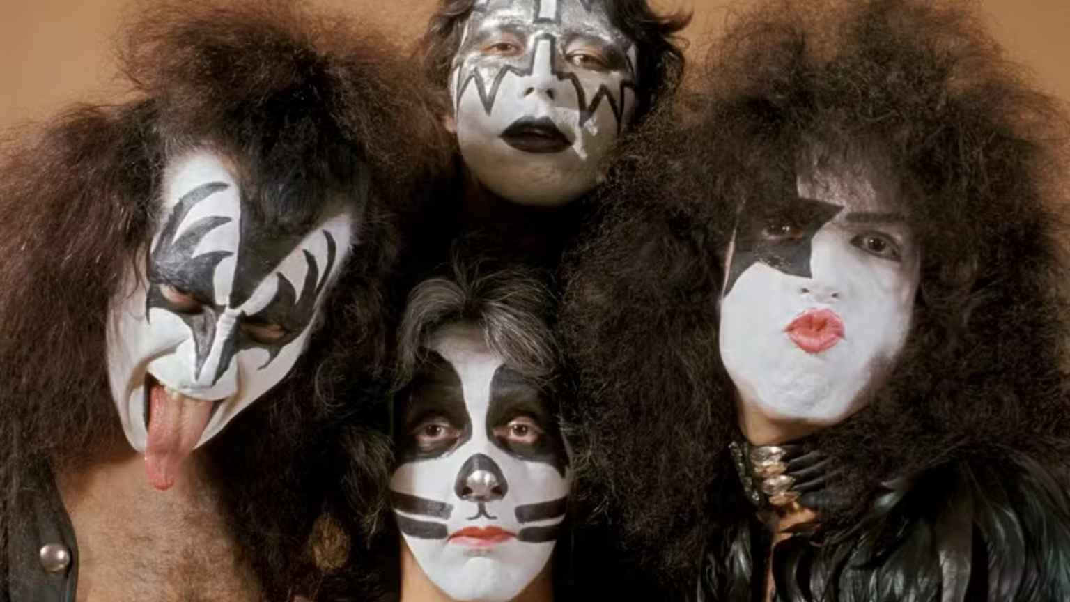 Gene Simmons lamenta não ter ajudado Ace Frehley e Peter Criss: 'Fomos egoístas por causa do dinheiro'