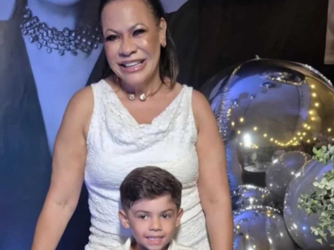 Dona Ruth comemora 57 anos ao lado do neto Léo após disputa pela guarda