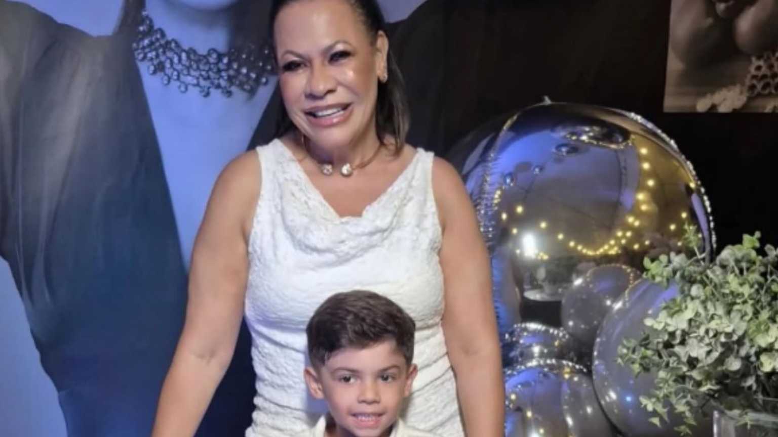 Dona Ruth comemora 57 anos ao lado do neto Léo após disputa pela guarda