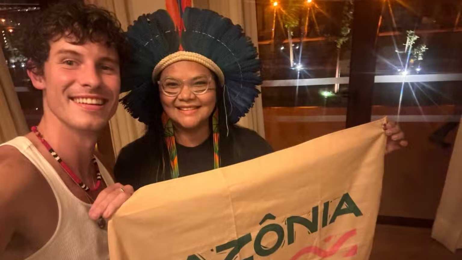 Shawn Mendes desembarca em Belém para a COP30 e visita Amazônia de Pé